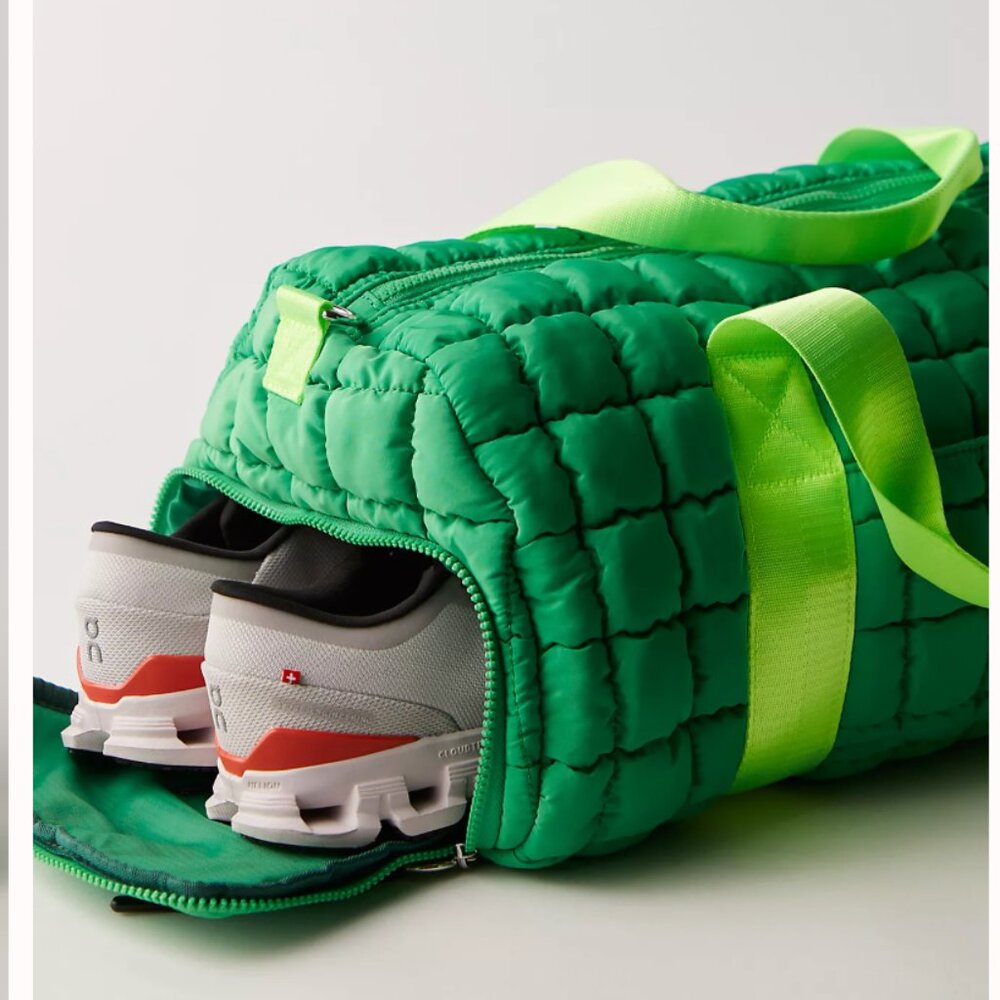💚 Free People FP Movement Quilted Duffle Bag Kelly Green - Factory Sealed - Picture 4 of 11